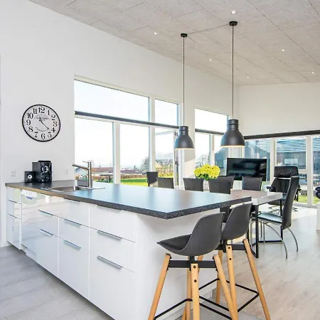 Prázdninový dům 10 Person In Sjolund-by Traum