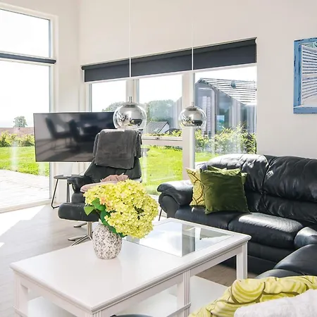 10 Person In Sjolund-by Traum *