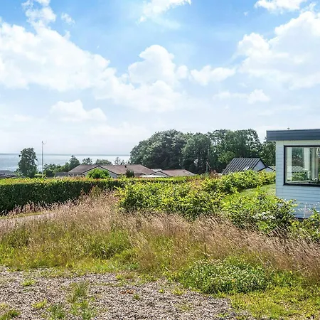 10 Person In Sjolund-by Traum Sjolund