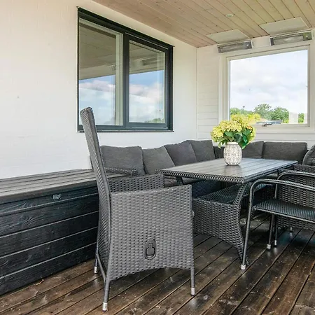 Semesterbostad 10 Person In Sjolund-by Traum